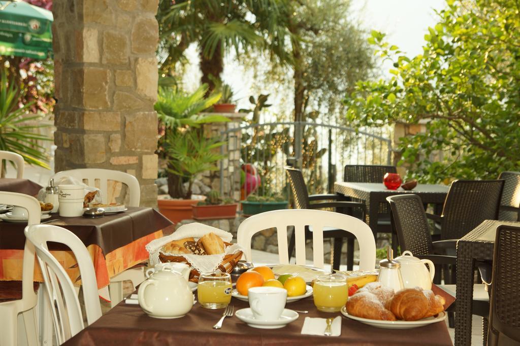 Hotel Augusta Garni Limone sul Garda Værelse billede