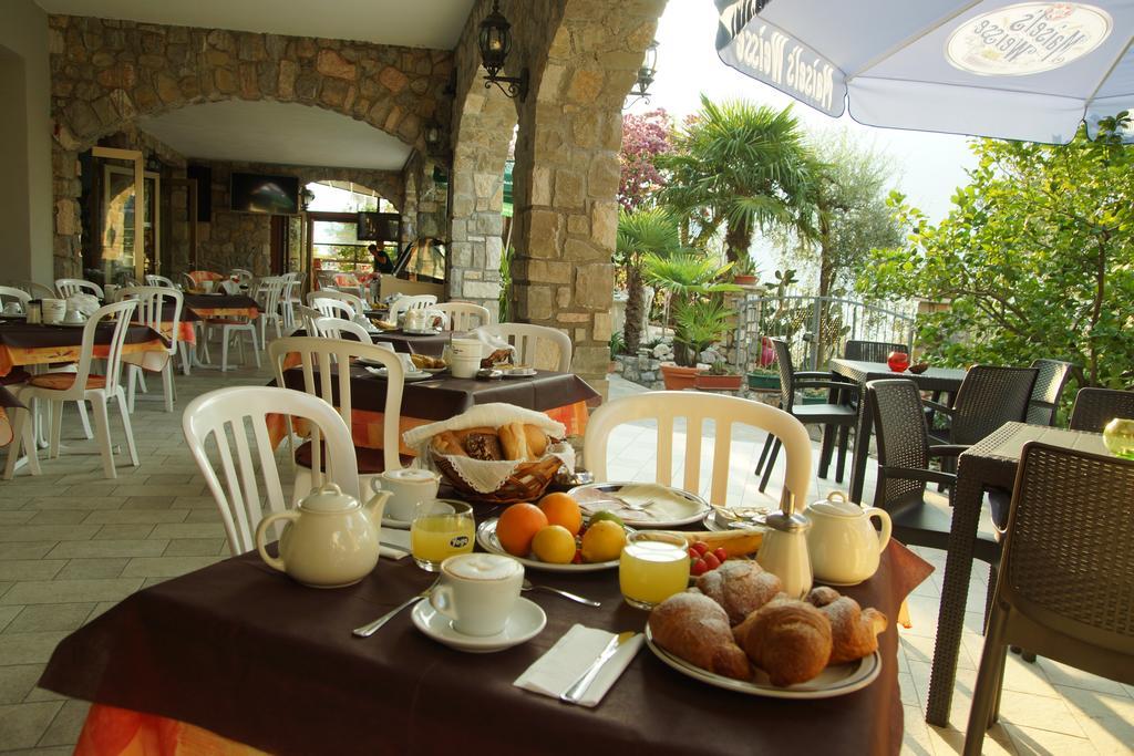 Hotel Augusta Garni Limone sul Garda Eksteriør billede