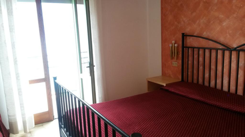 Hotel Augusta Garni Limone sul Garda Værelse billede